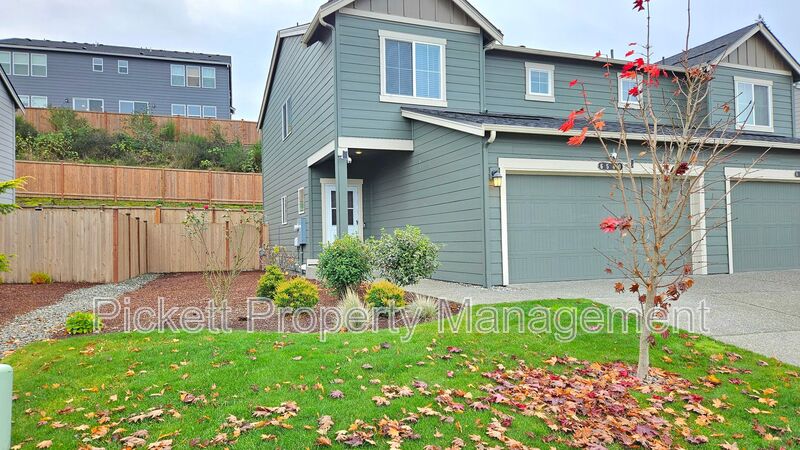 Bremerton Townhome: 6540 Yorktown Pl NE