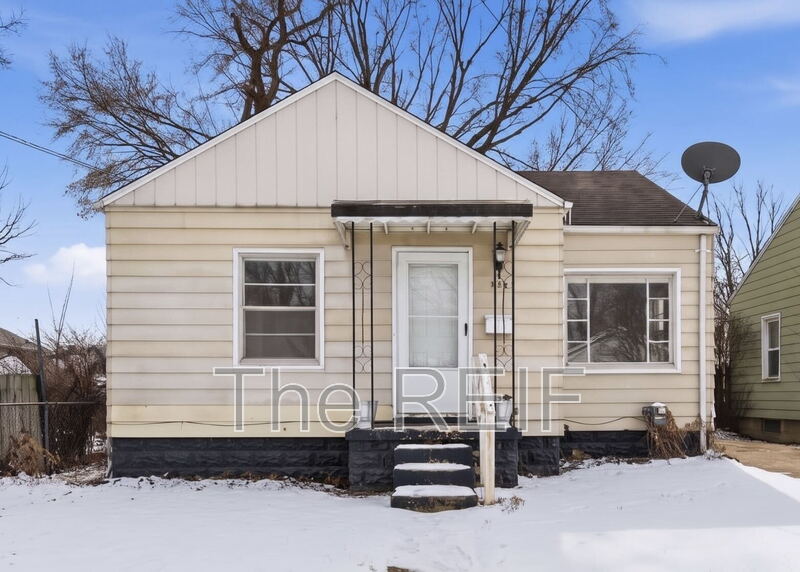 Flint House: 813 Alvord Ave