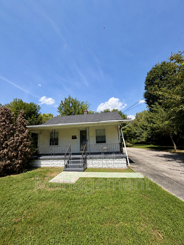 Louisville House: 1221 Vim Drive