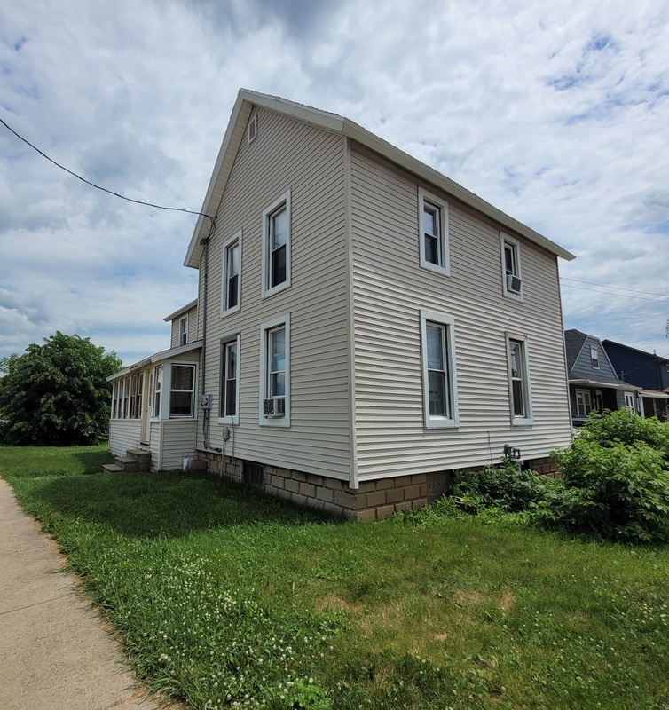 Kaukauna Condo: 423 Draper Street - 423 1/2