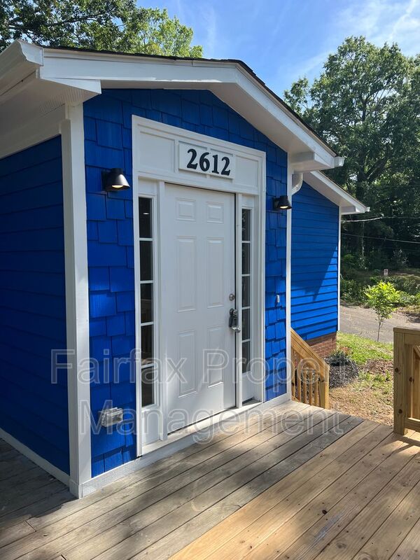 Durham House: 2612 Owen Street