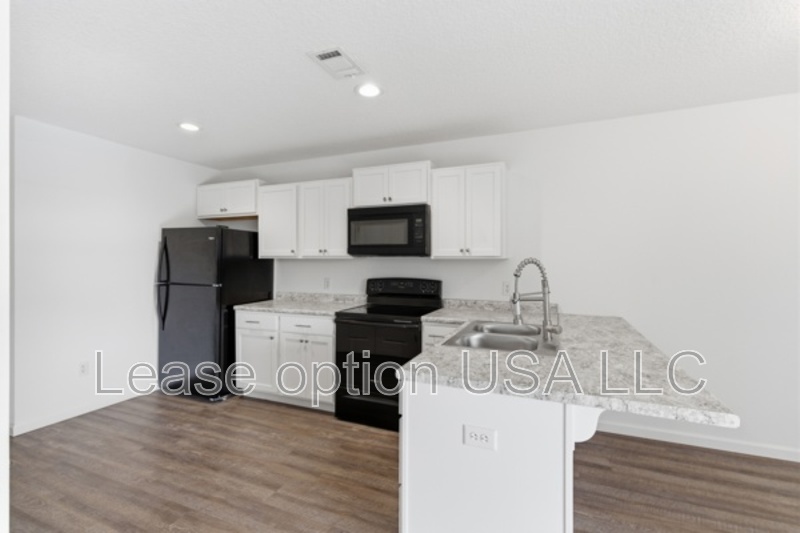 Ludowici Townhome: 34 Pine St, Unit C