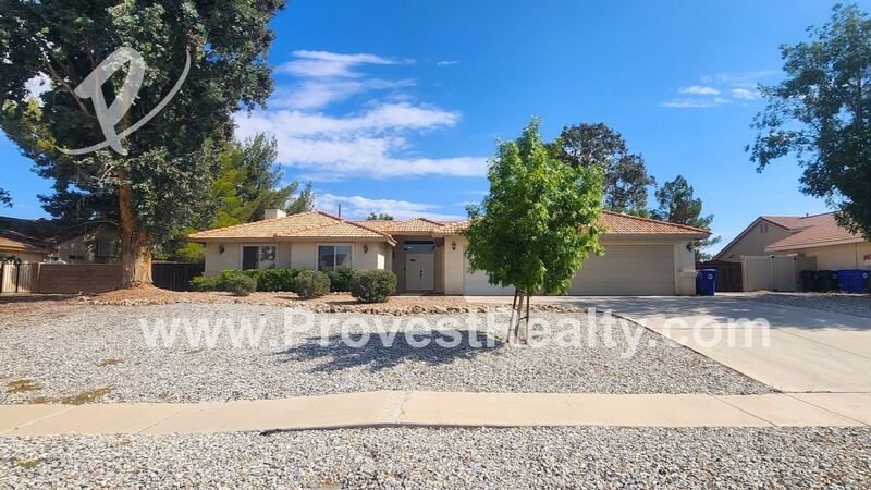 Apple Valley House: 20403 Ochoa Rd