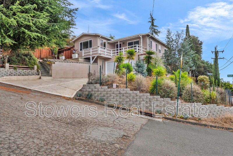 Hayward House: 25551 Maitland Dr