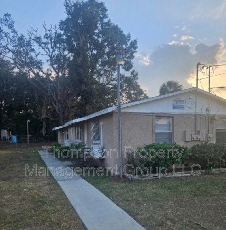 Thonotosassa Condo: 9413 Grandfield Rd