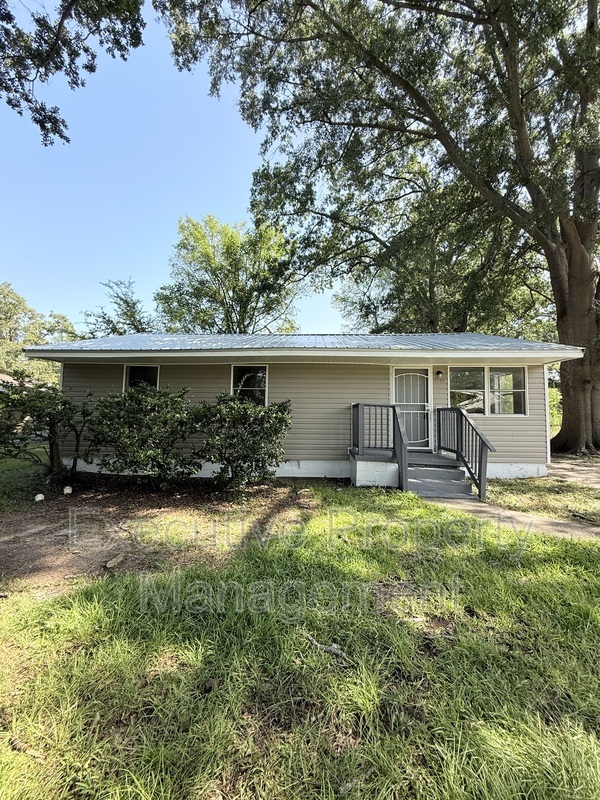 Birmingham House: 2724 Lee Avenue