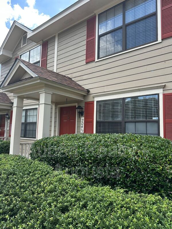 North Augusta House: 204 1/2 W Buena Vista Drive