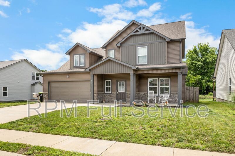 Clarksville House: 604 Alvin Road
