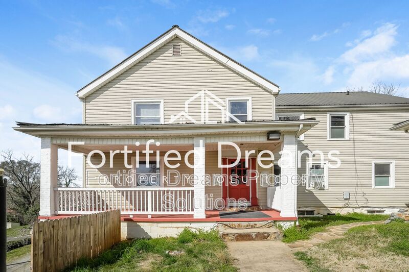 Elkin Condo: 201 Church St