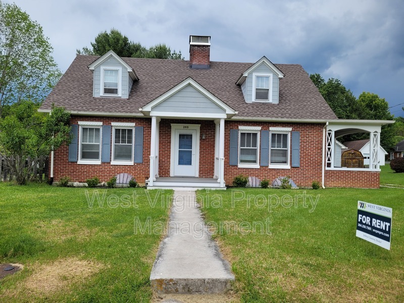 Lewisburg House: 265 Court Street