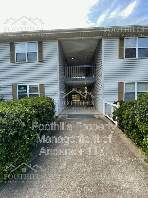Anderson House: 700 Simpson Rd