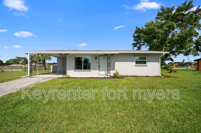LEHIGH ACRES House: 211 E JASMINE RD
