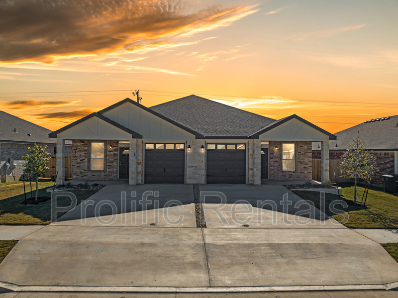 Killeen House: 5104 Rose Garden Loop