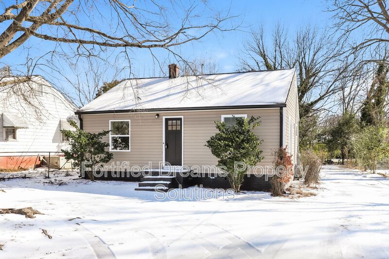 Burlington House: 728 Everett St