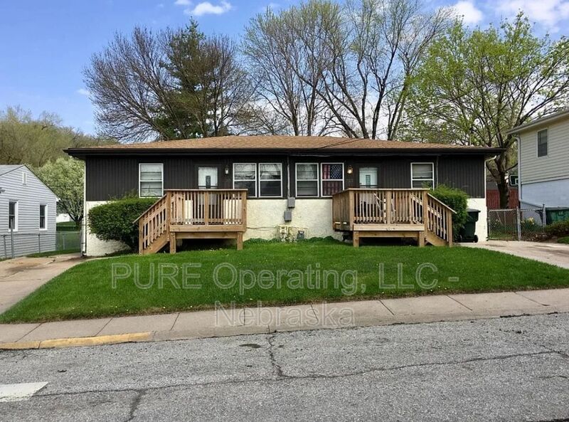Councl Bluffs House: 322 Trail Ridge St