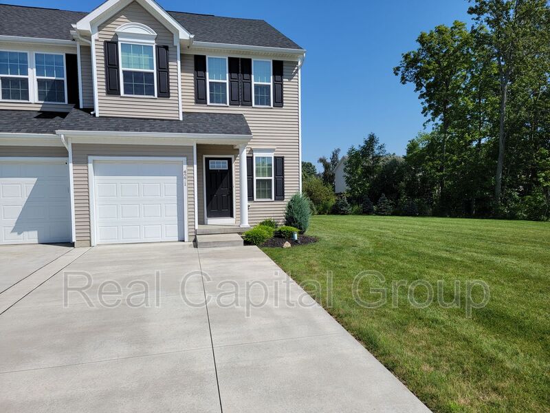 Hamburg House: 4271 Arthur Court