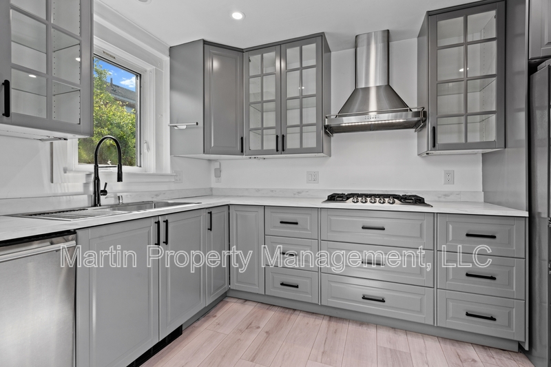 Waltham House: 12 Lowell Place