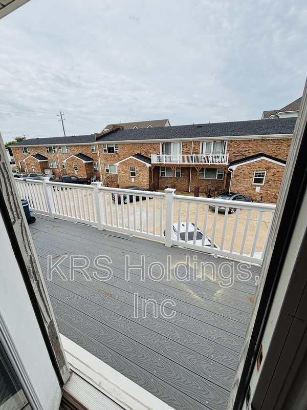 Norfolk Condo: 938 W Ocean View Ave