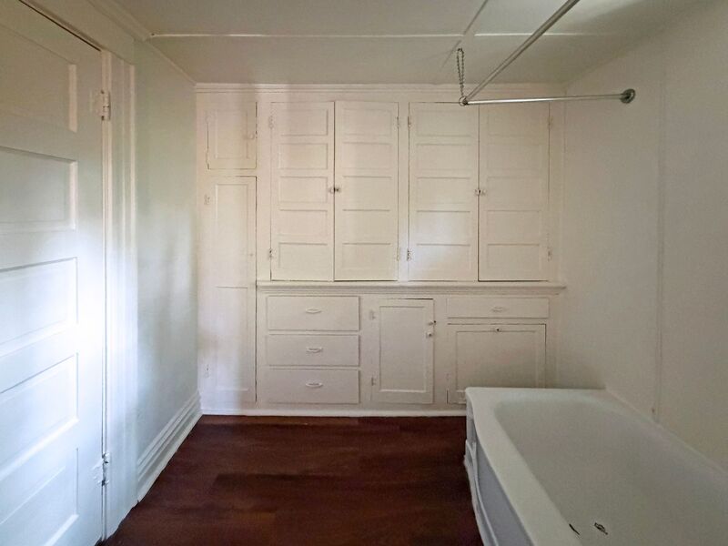 Photo 11 of rental home at 943 Washington Street