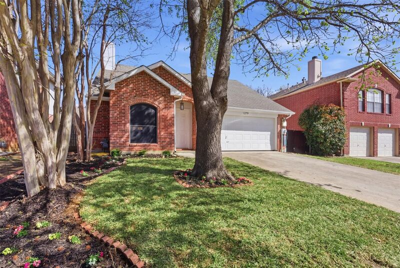 Lewisville House: 1379 Honeysuckle Ln