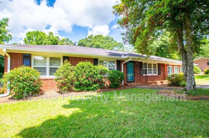 Carrollton House: 100 W Greenwood Drive