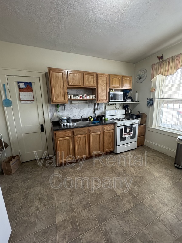 Holyoke Condo: 329 Beech Street - 2RF