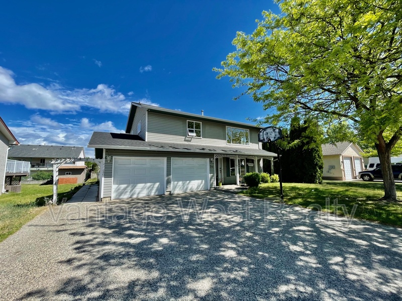 Kelowna House: 240A Wallace Rd