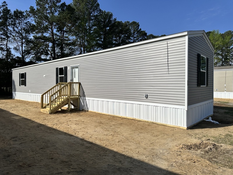 Lumberton House: 3525 E Elizabethtown Rd