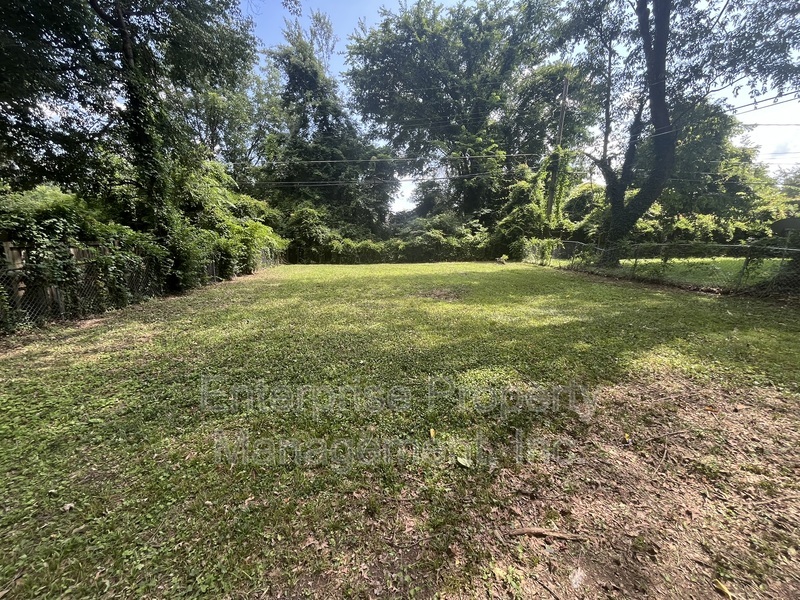 Photo 4 of 2447 Twain Ave