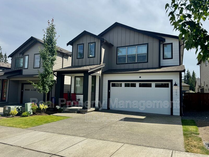 Lynnwood House: 104 151st St SW