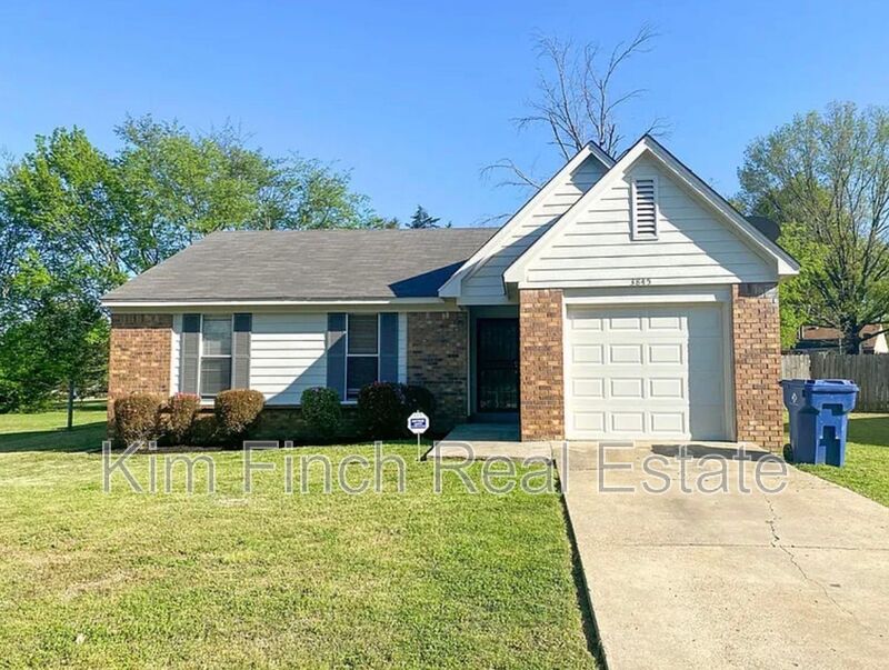 Horn Lake House: 3845 Shadow Oaks Pkwy