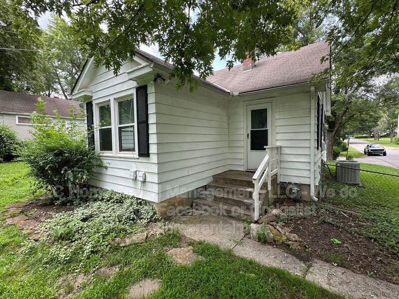 Fairway House: 6101 Fontana Street