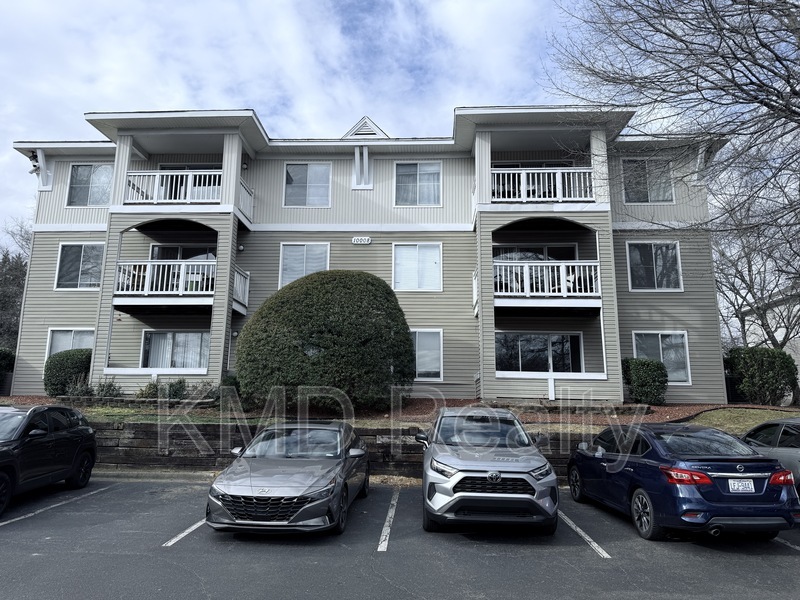 Charlotte Condo: 10008 Graduate Lane