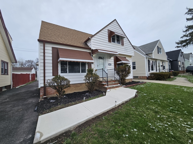 Maple Heights House: 19807 Gardenview Drive