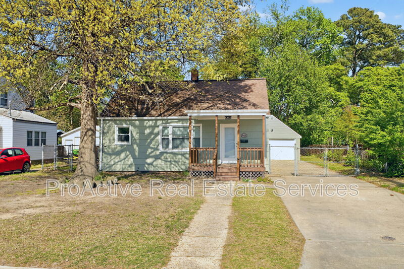 Norfolk House: 8026 E Glen Rd