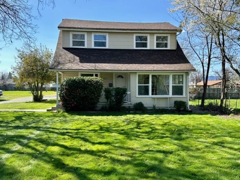 Grants Pass House: 926 SW Greenwood Ave