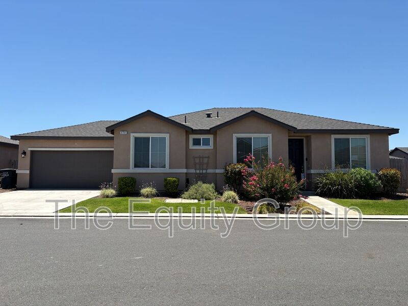 Visalia House: 3731 W Nellis Ave