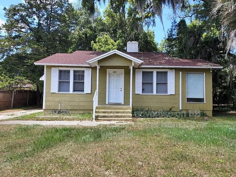 Jacksonville House: 385 Duray Ct