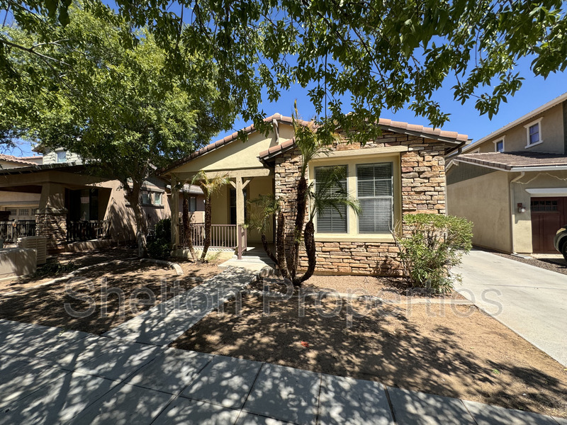 Surprise House: 13255 N 153rd Ln