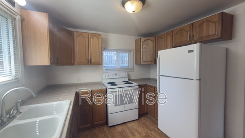 Canyonville House: 205 S Pine St