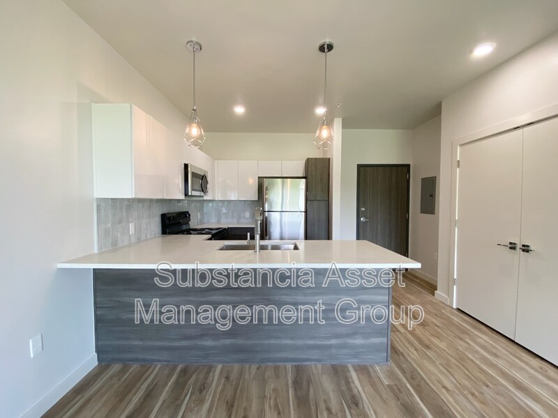 Midwest City Condo: 1683 Midtown Place - 106