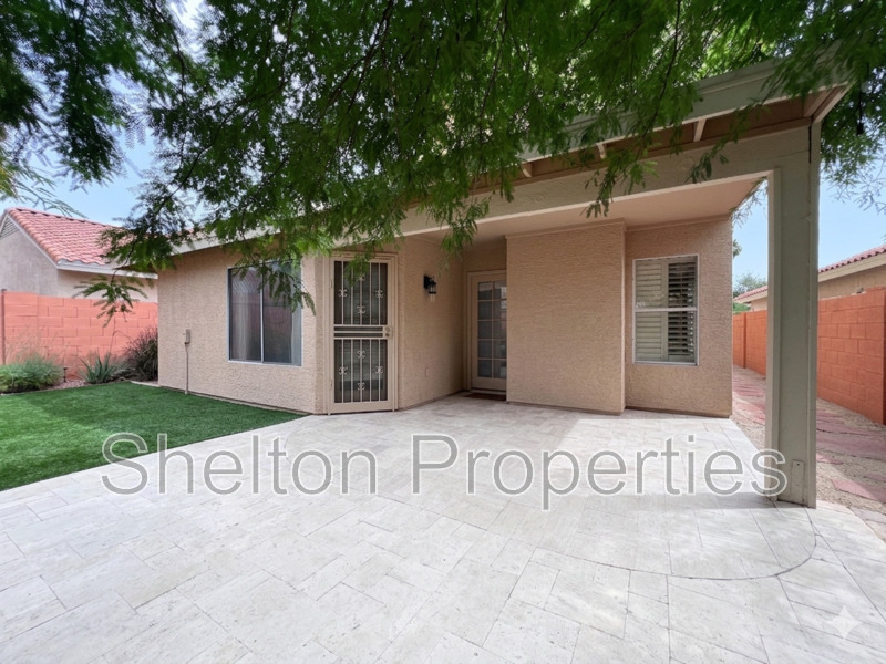 Glendale House: 7714 W Piute Ave
