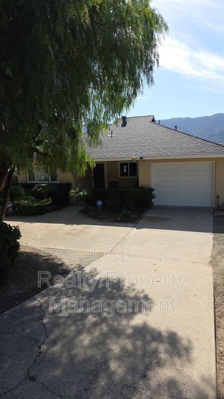 Lake Elsinore House: 17977 Lakeshore Dr