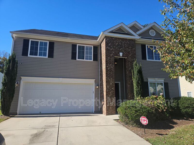 Whitsett House: 312 Walnut Crossing Dr