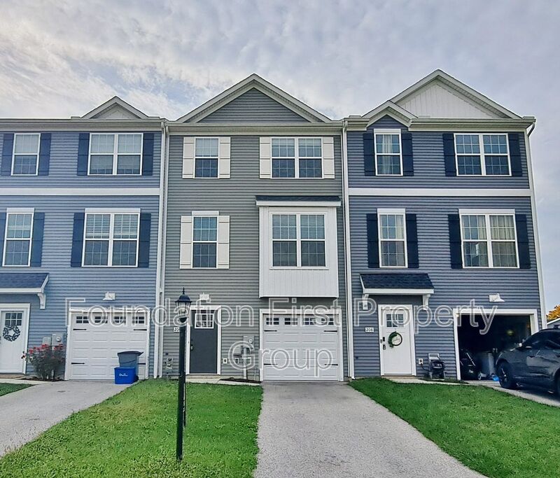 Hanover House: 206 Overlook Drive