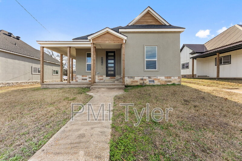 Paris House: 1247 Bonham Street