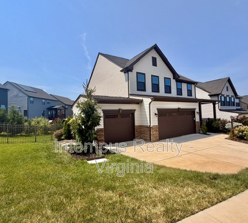 Fredericksburg House: 1008 Headquarters Way