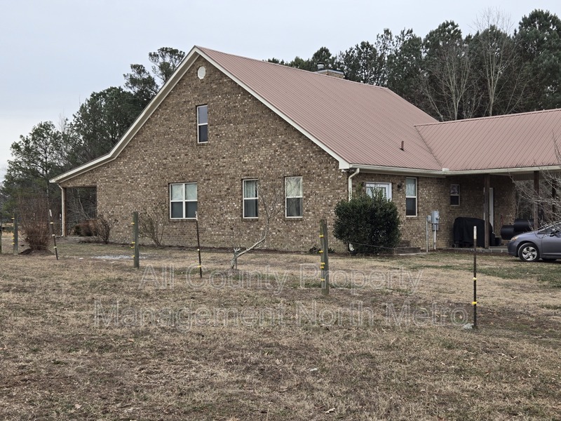 Lafayette House: 2068 Corinth Road