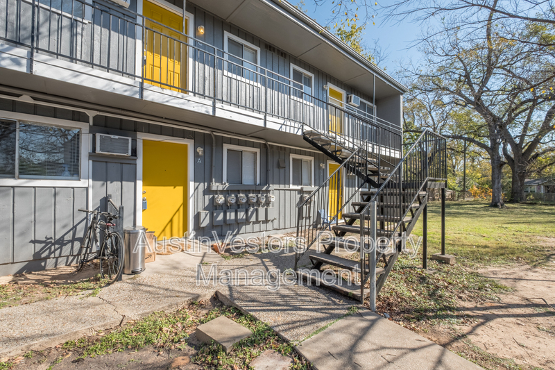 Austin Condo: 901 Springdale Rd