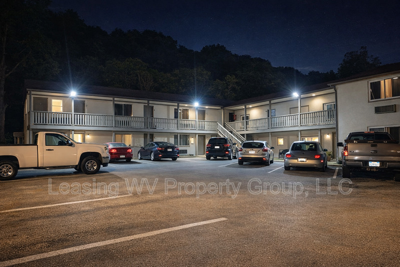 Nitro Condo: 401 Main Avenue